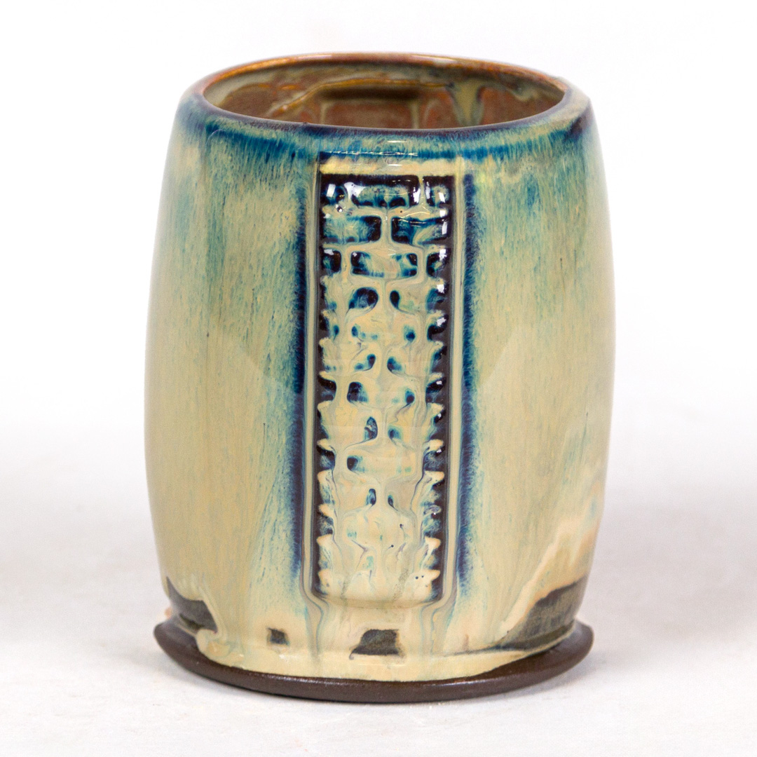 SW-112 Tiger’s Eye over SW-219 Opal Lustre on EG004 Dark Brown Engobe